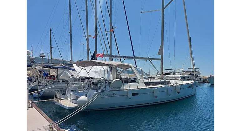 Oceanis 45 “Stella” Yacht in Montenegro – Luxury Sailing for 9 Guests