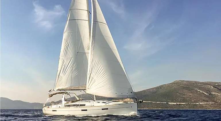 Oceanis 45 “Slide” Yacht in Montenegro – Up to 10 Guests