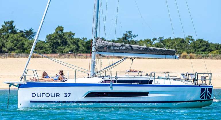 Rent Dufour 37 Yacht in Montenegro – Day Charter for up to 8 Guests