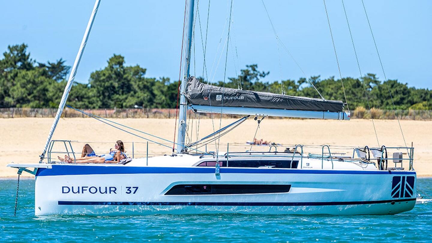 Rent Dufour 37 Yacht in Montenegro – Day Charter for up to 8 Guests